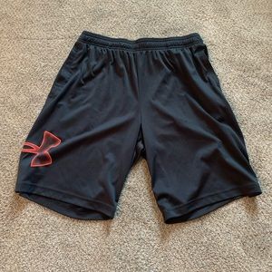 Under Armour shorts - size L